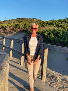 Holzsteg durch die Dünen hinunter zum Strand
